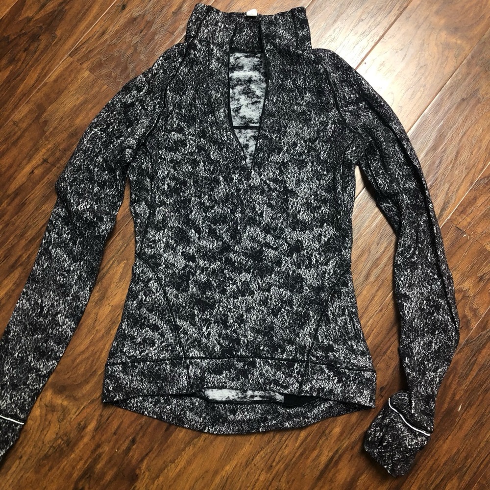 Lululemon 1/4 zip pullover. Size 4.